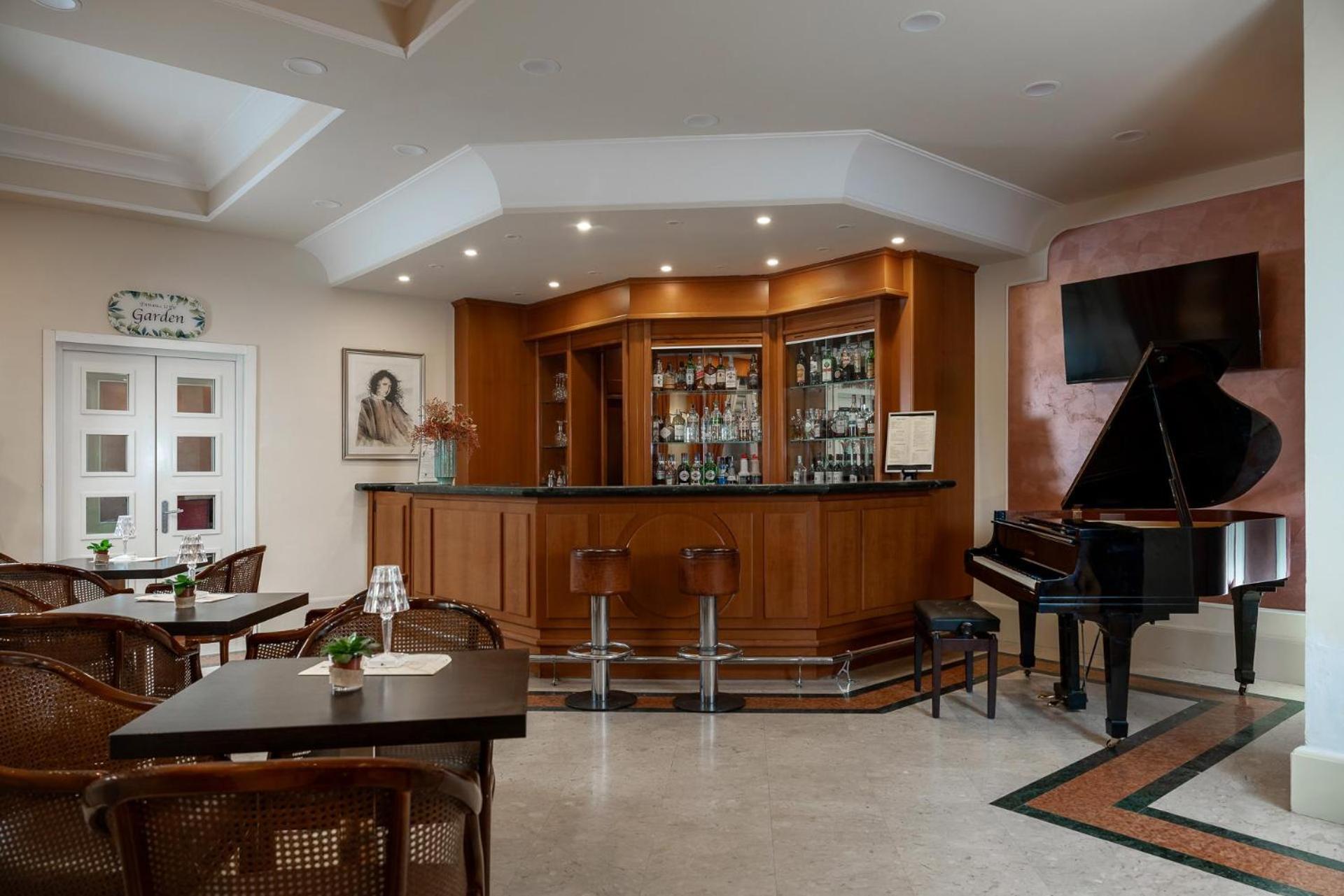 Grand Hotel Adriatico Firenze Bagian luar foto